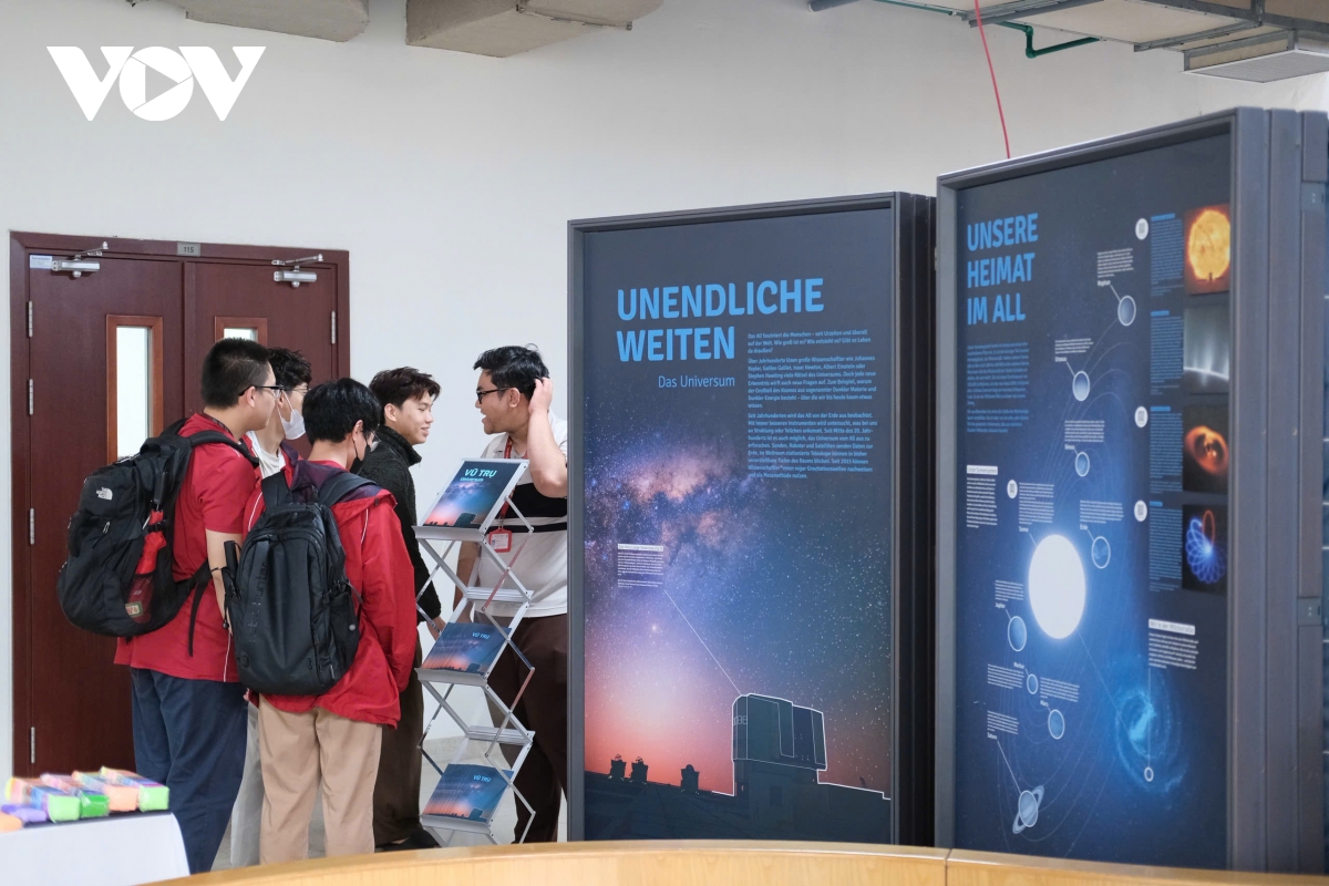 trien lam khoa hoc Duc tai ha noi giai ma vu tru, con nguoi va ai hinh anh 10