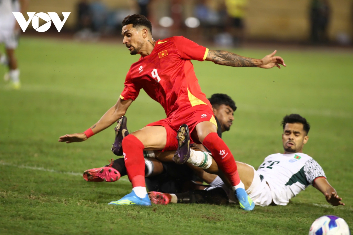 Dt viet nam thang dam Dt bangladesh trong ngay ra mat cua hoang hen hinh anh 18