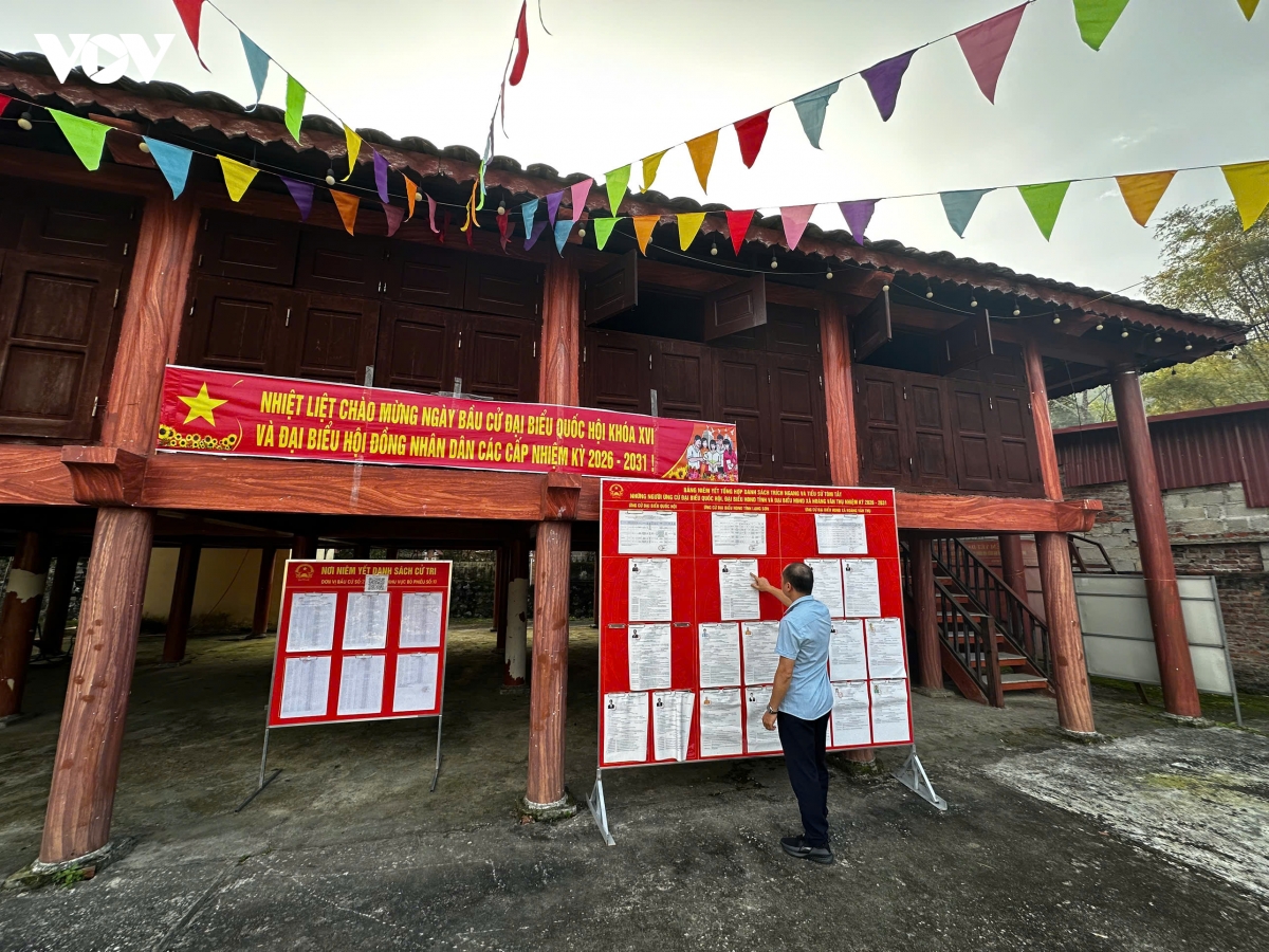 Dua thong tin bau cu den tung thon ban vung bien lang son hinh anh 3