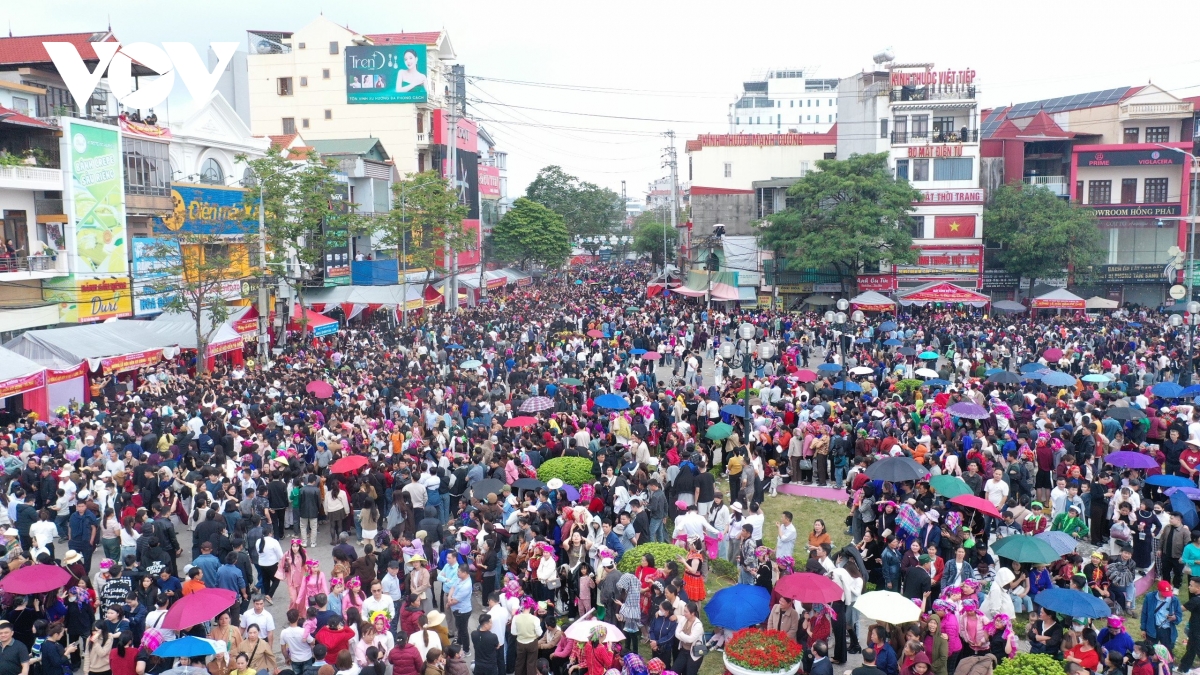 lang son don hon 1 trieu luot khach dip le hoi den ky cung - ta phu nam 2026 hinh anh 3