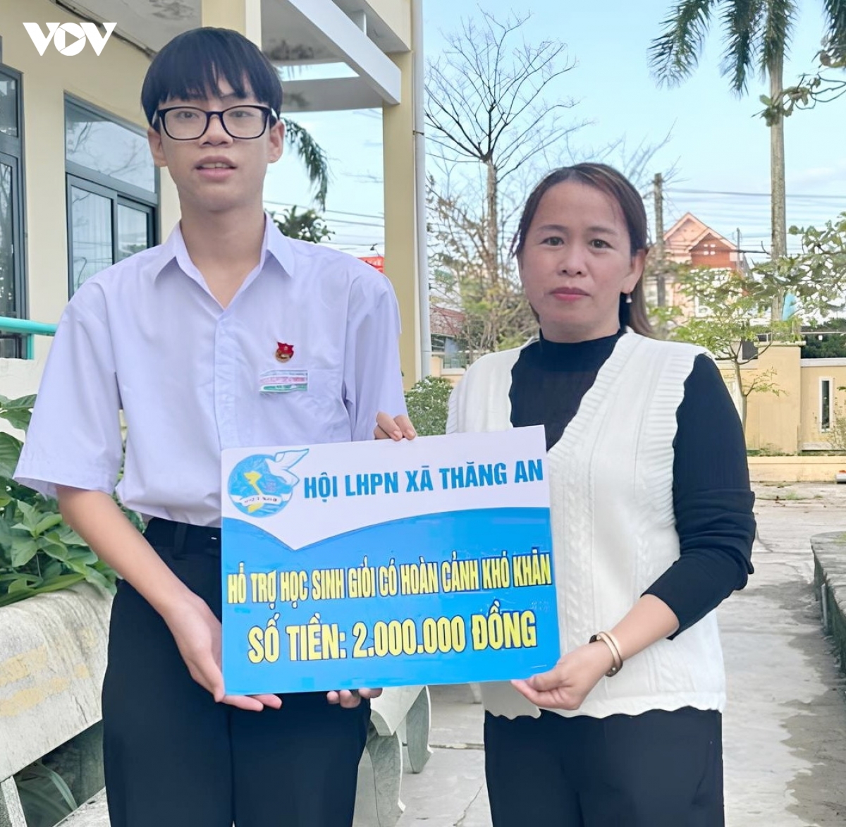 Da nang phat dong toan the can bo, hoi vien phu nu huong ung tuan le Ao dai hinh anh 3