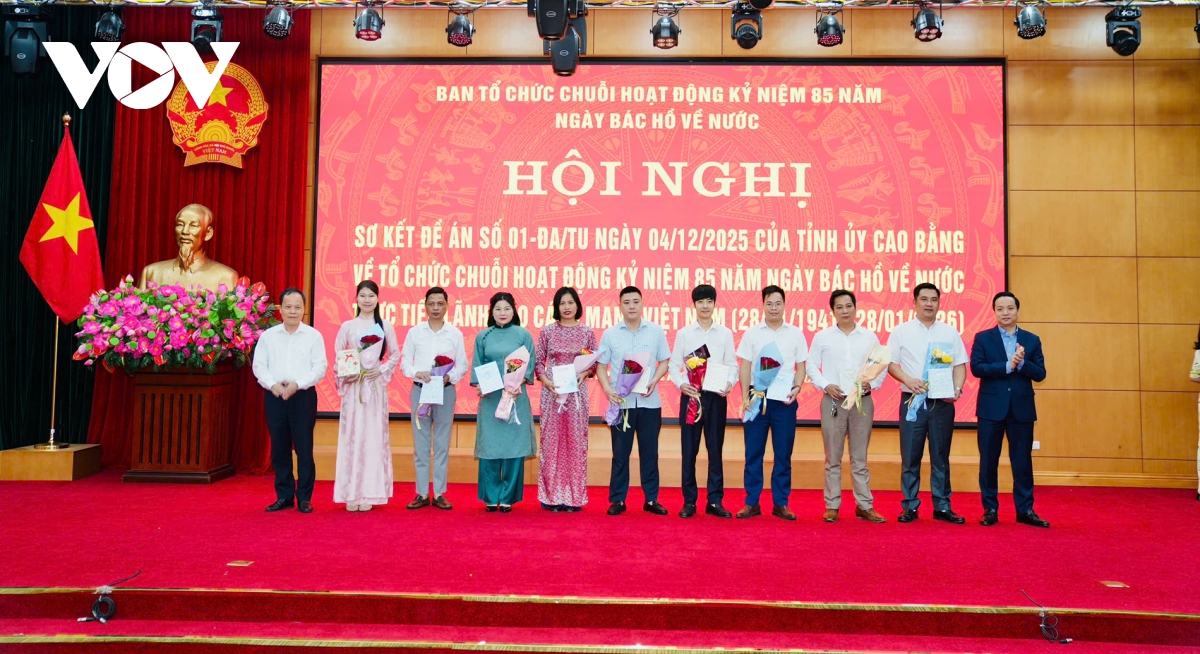 vov Dong bac nhan 3 bang khen dip cao diem tuyen truyen 85 nam bac ho ve nuoc hinh anh 3