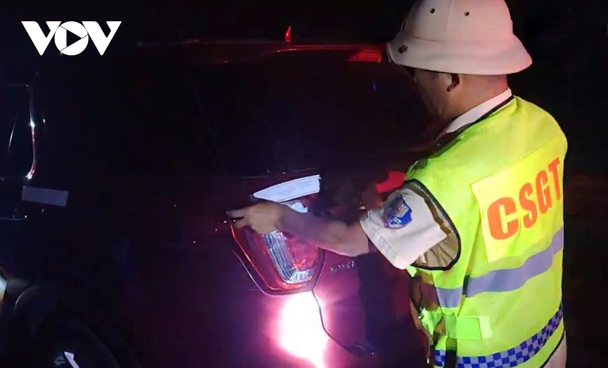 tai xe bi phat 21 trieu dong vi vi pham nhieu loi tren tuyen cao toc hinh anh 2