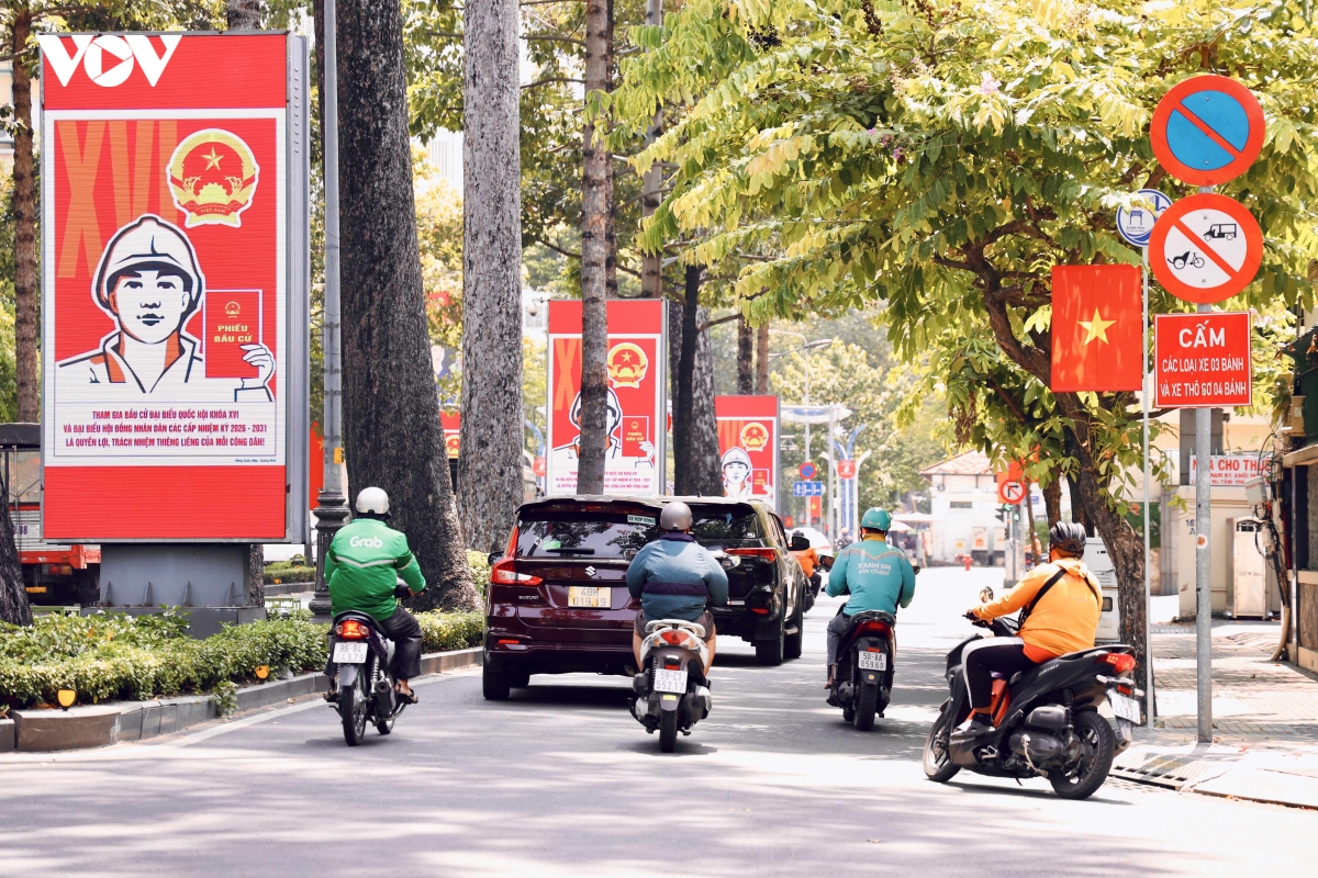 khong khi bau cu hien ro khap pho phuong tp.hcm hinh anh 1