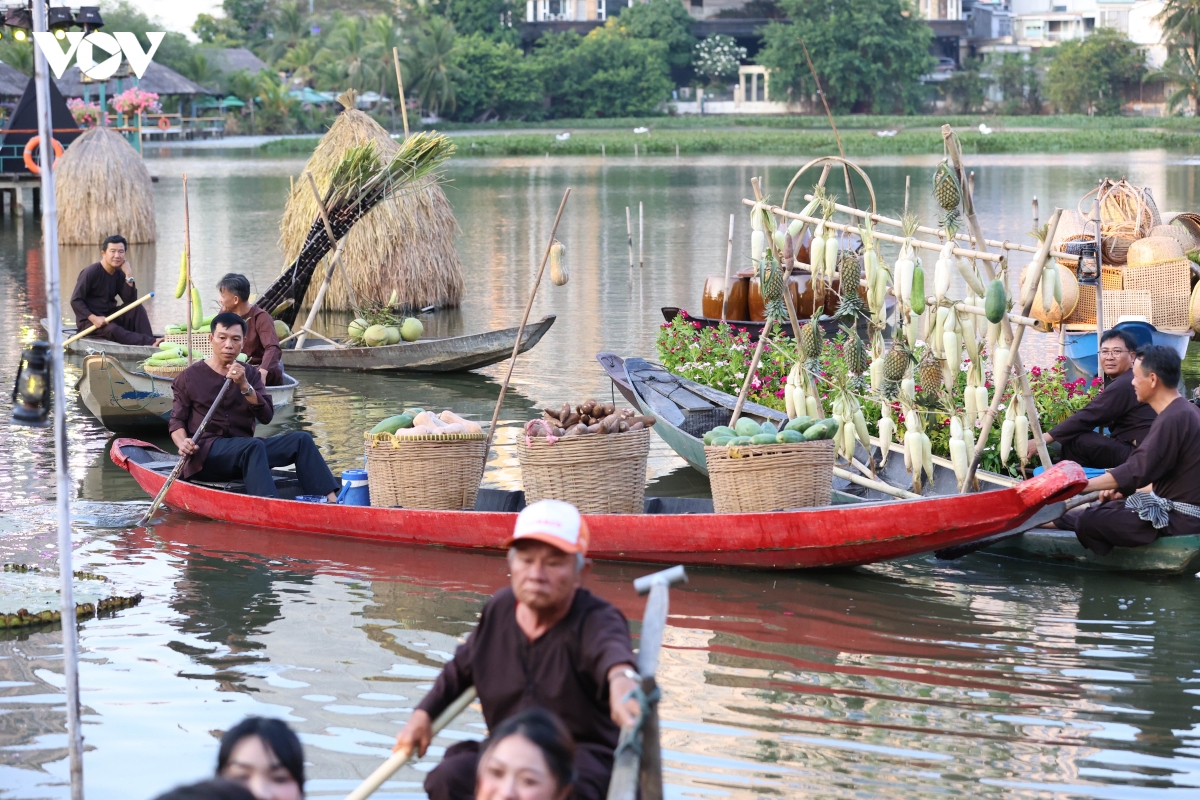 le hoi am thuc 500 mon ngon tai tp.hcm hut khach trong ngay khai mac hinh anh 2