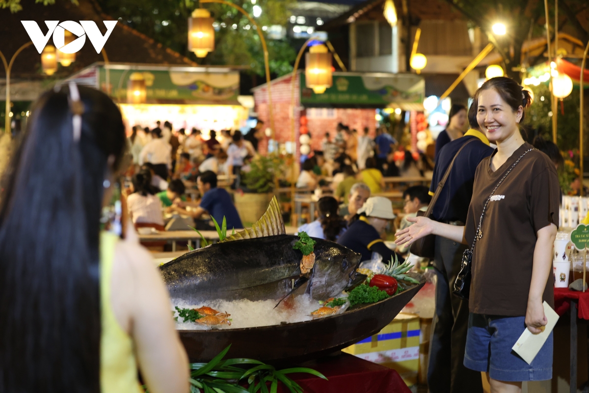 Lễ hội ẩm thực 500 món ngon tại TP.HCM hút khách trong ngày khai mạc