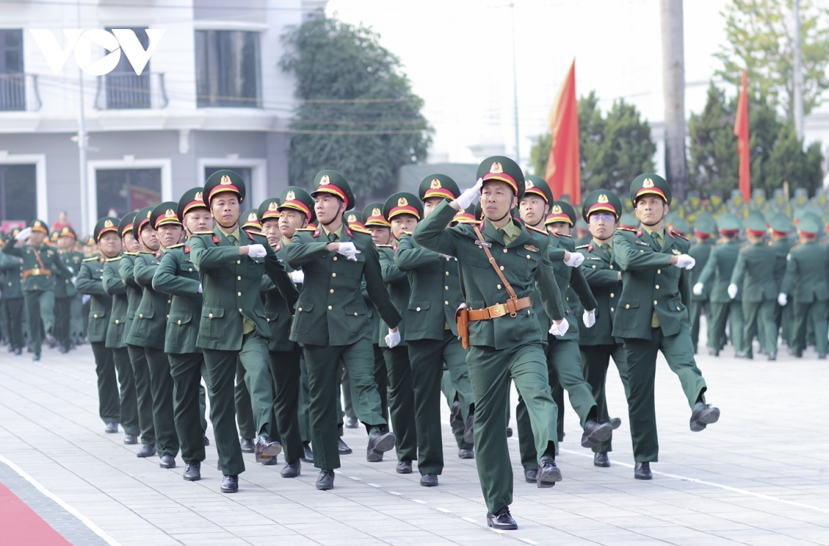 luc luong vu trang Dien bien ra quan huan luyen 2026 day khi the hinh anh 4