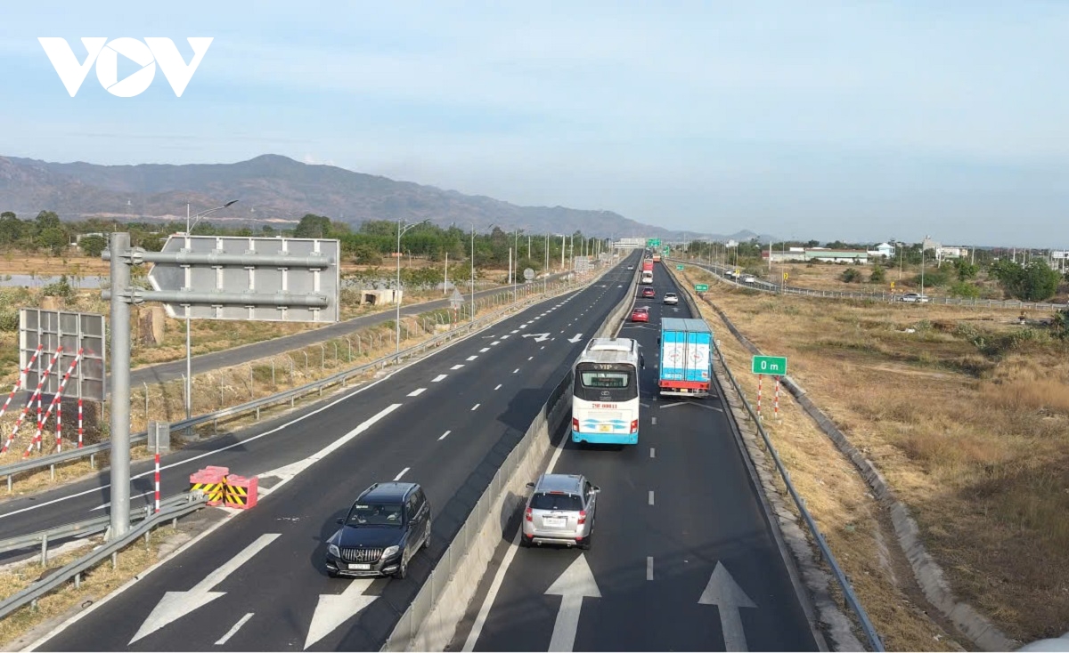 lam Dong kien nghi giai quyet tinh trang un tac giao thong tren cao toc hinh anh 3