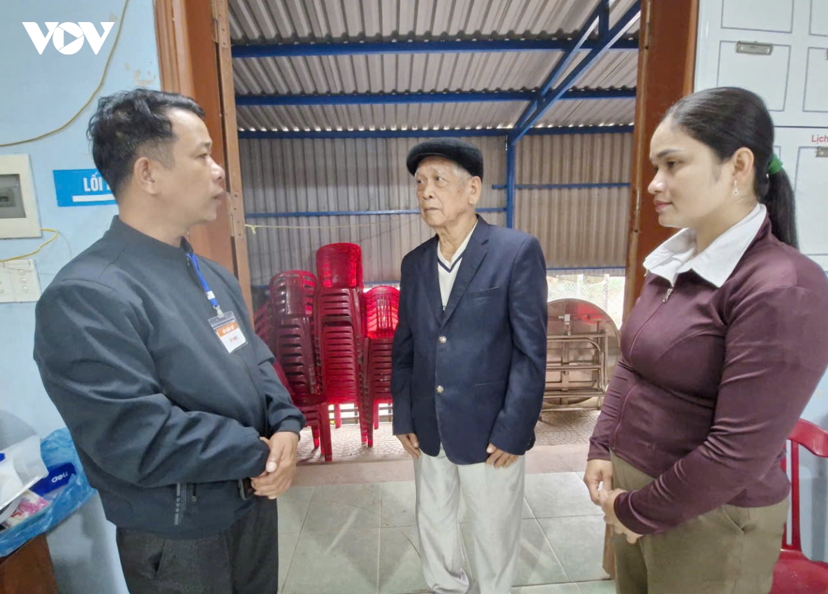  Den ngay 15 3, ba con tam gac lai cong viec nuong ray de di bau cu hinh anh 4