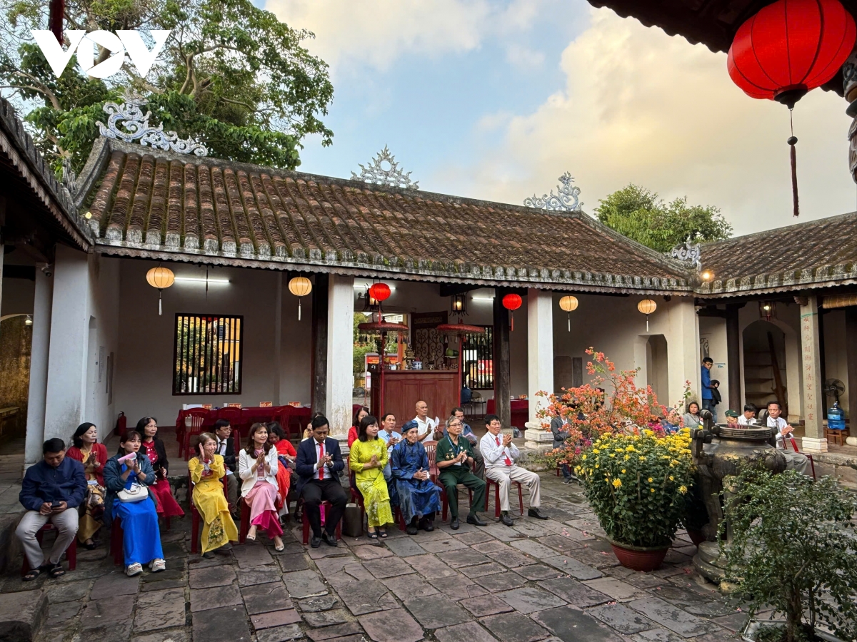 ba the he cung di bau cu giua long pho co hoi an hinh anh 4