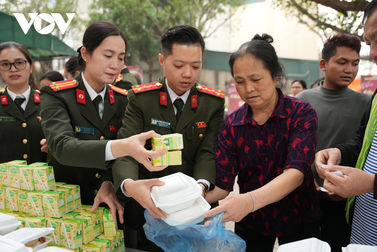 15 nam gan bo cong tac doan ngon lua nhiet huyet cua can bo cong an tieu bieu hinh anh 2
