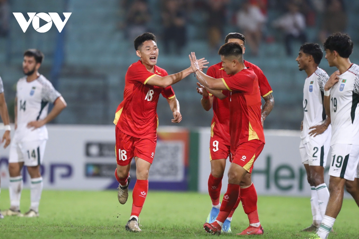 Dt viet nam thang dam Dt bangladesh trong ngay ra mat cua hoang hen hinh anh 23