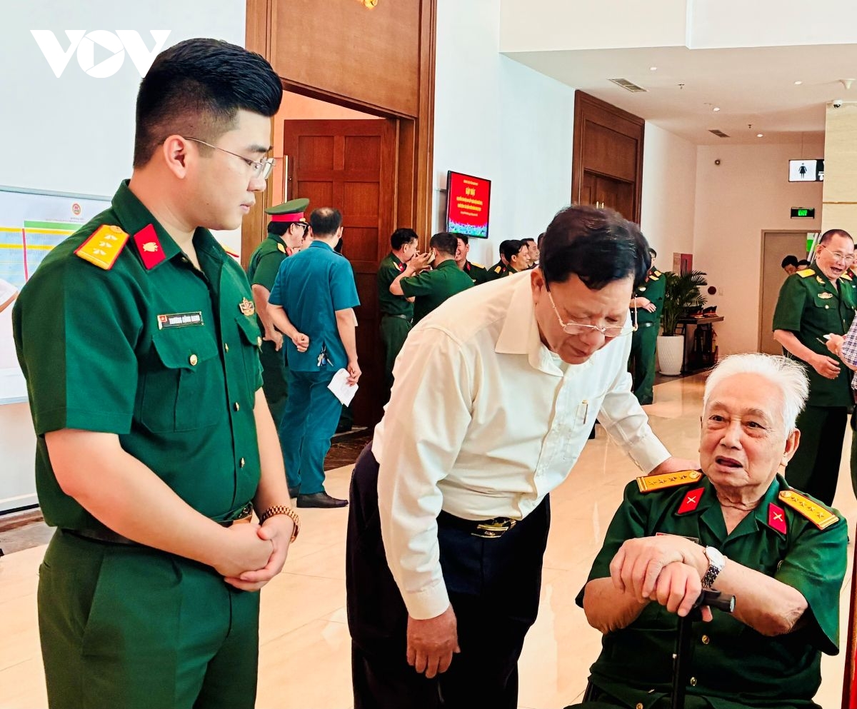 Gần 1.200 cán bộ cao cấp quân đội nghỉ hưu dự họp mặt đầu xuân tại Quân khu 7