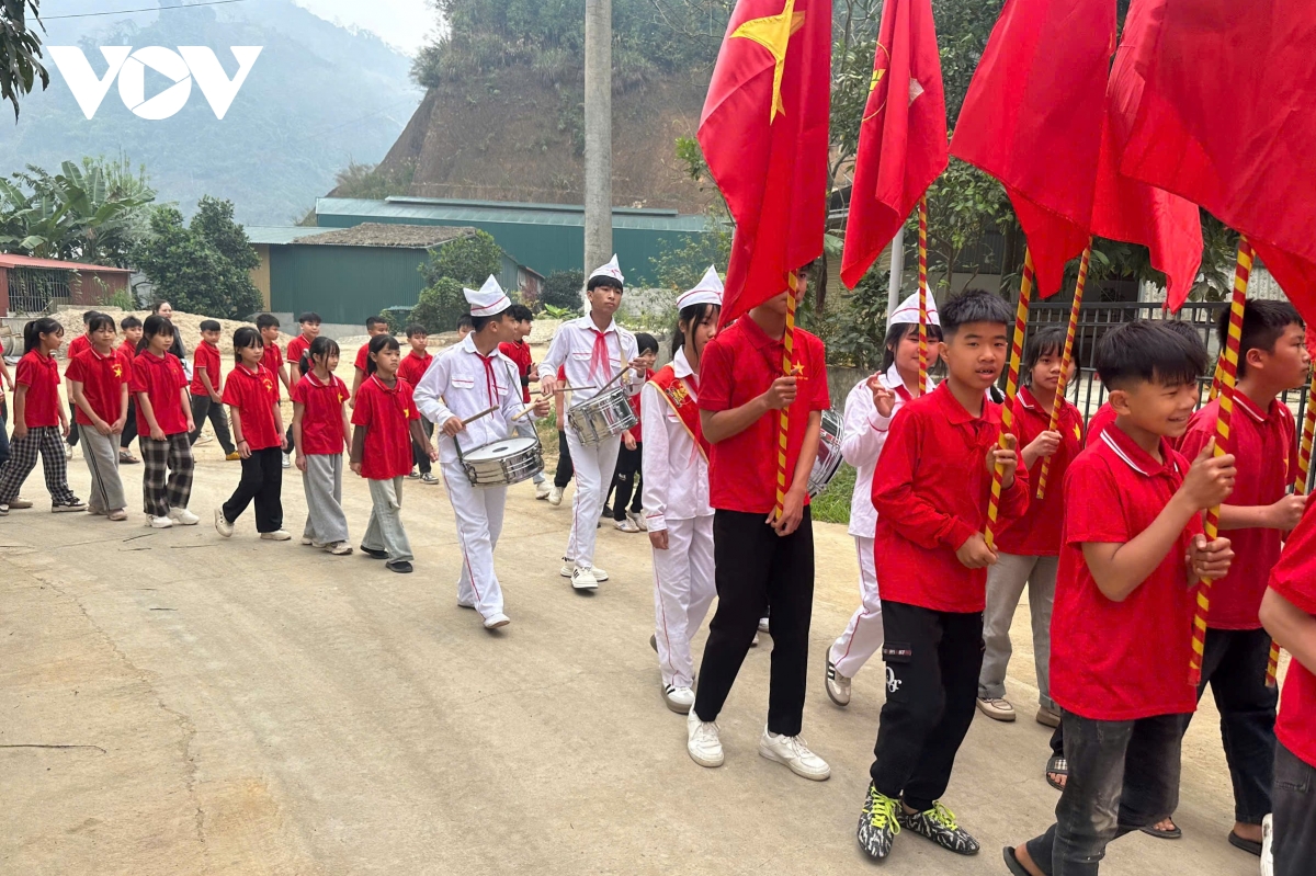 ron rang ngay hoi lon qua man dieu hanh co dong cua hoc sinh mien nui lao cai hinh anh 5