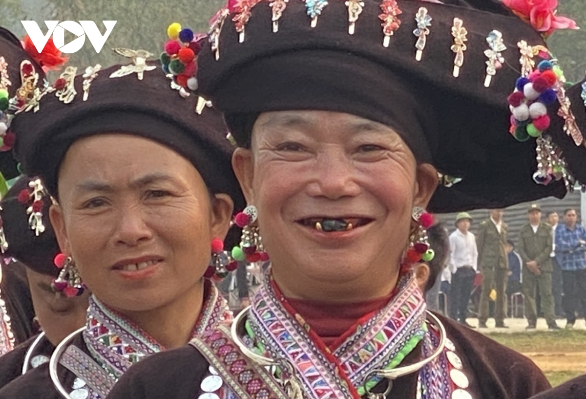 ron rang le hoi bun voc nam ben dong nam mu hinh anh 5