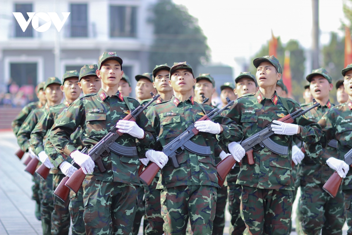 luc luong vu trang Dien bien ra quan huan luyen 2026 day khi the hinh anh 6