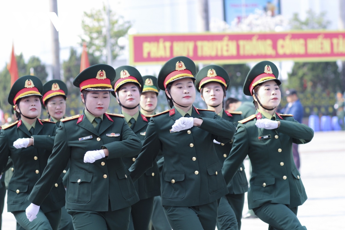 luc luong vu trang Dien bien ra quan huan luyen 2026 day khi the hinh anh 7