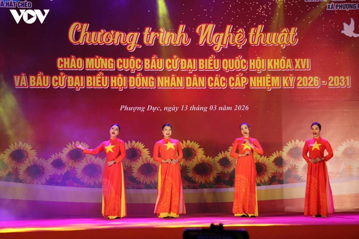 Dem nghe thuat mau co toi yeu chao mung bau cu dai bieu quoc hoi khoa xvi hinh anh 1