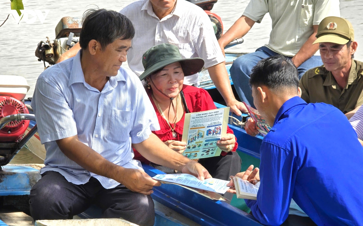 lenh denh song nuoc mang thong tin bau cu den nguoi dan hinh anh 7