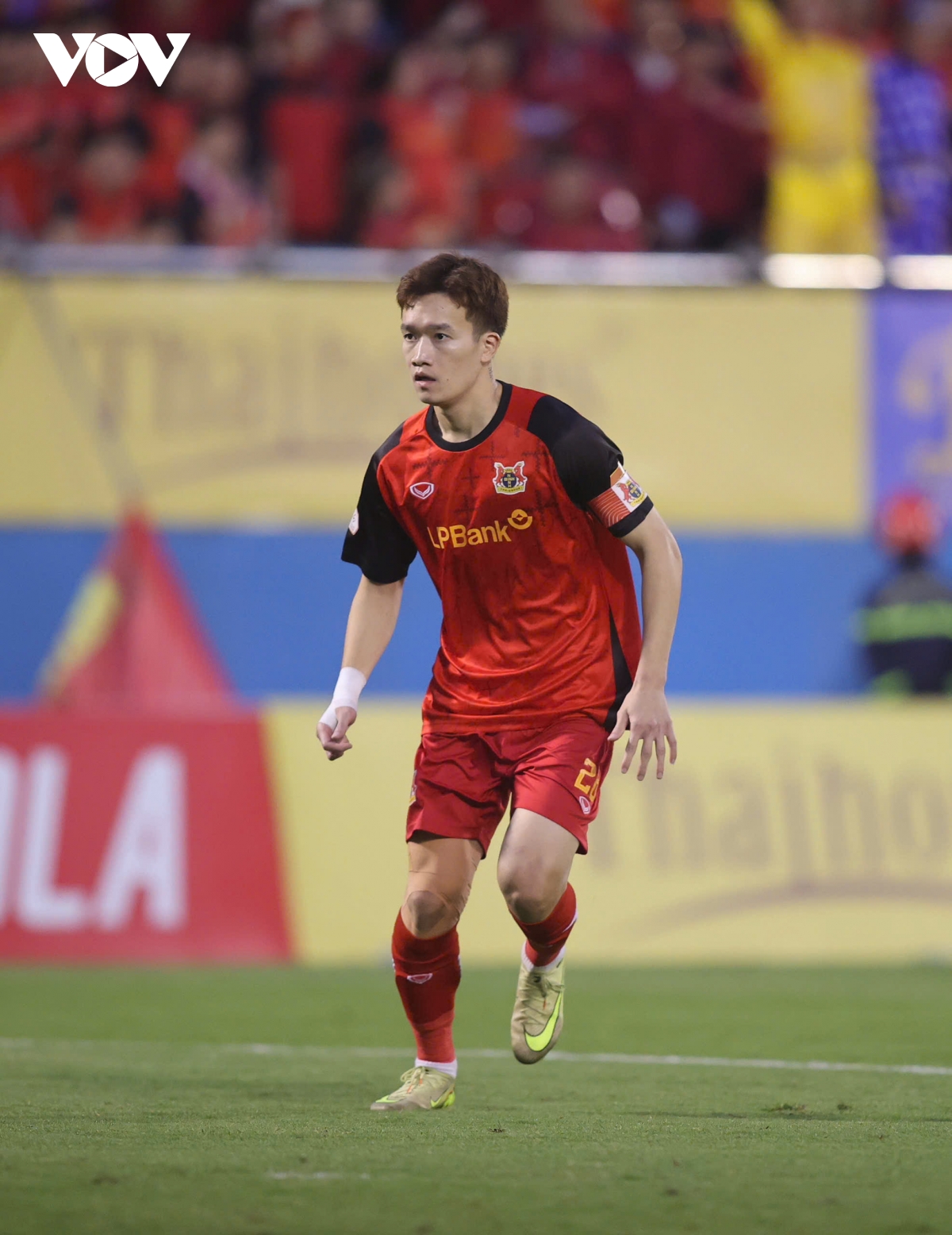 ket qua vong 16 v-league cahn danh bai ninh binh, cung co ngoi dau bang hinh anh 11
