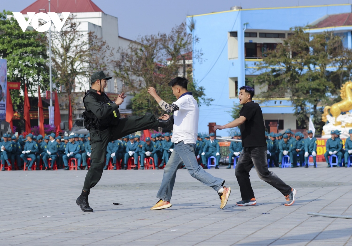 luc luong vu trang Dien bien ra quan huan luyen 2026 day khi the hinh anh 9