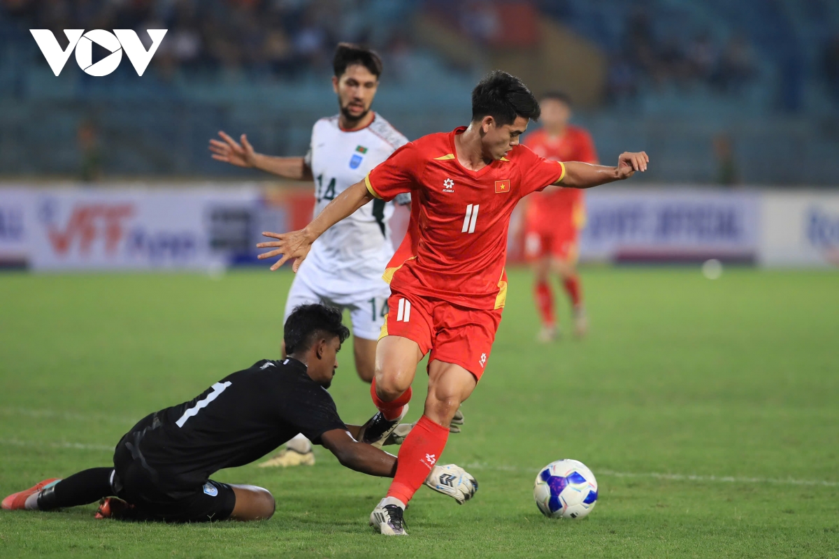 Dt viet nam thang dam Dt bangladesh trong ngay ra mat cua hoang hen hinh anh 28