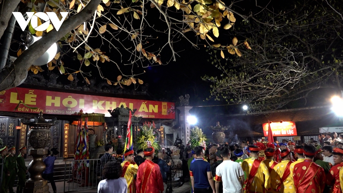 Linh thiêng Lễ khai ấn Đền Trần 2026