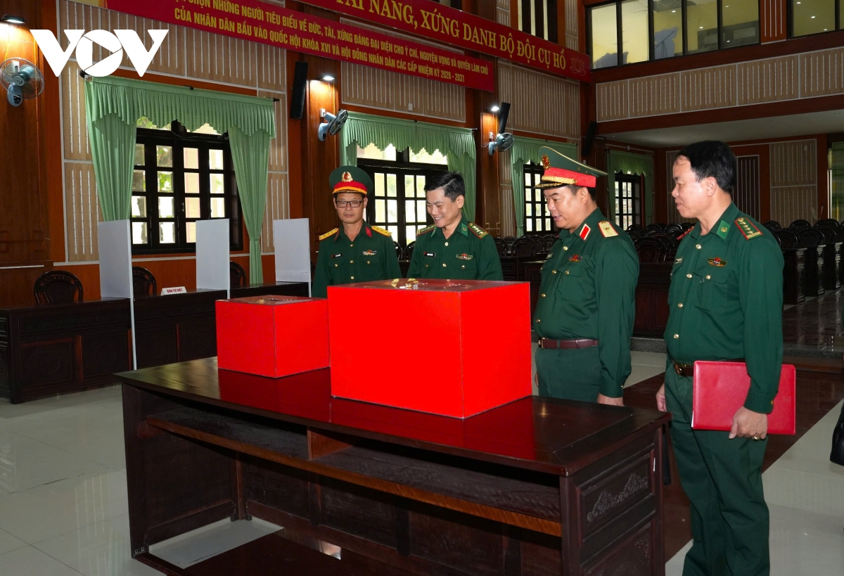 Thượng tướng Phạm Trường Sơn kiểm tra công tác bảo vệ bầu cử tại BĐBP Đà Nẵng