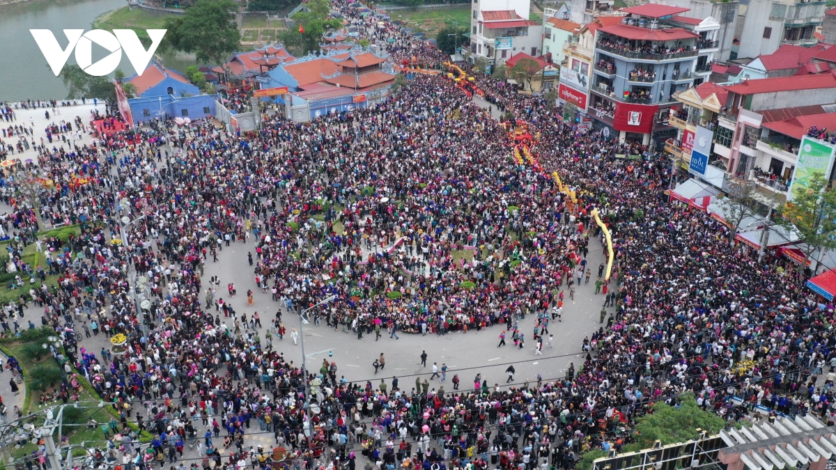 lang son don hon 1 trieu luot khach dip le hoi den ky cung - ta phu nam 2026 hinh anh 14