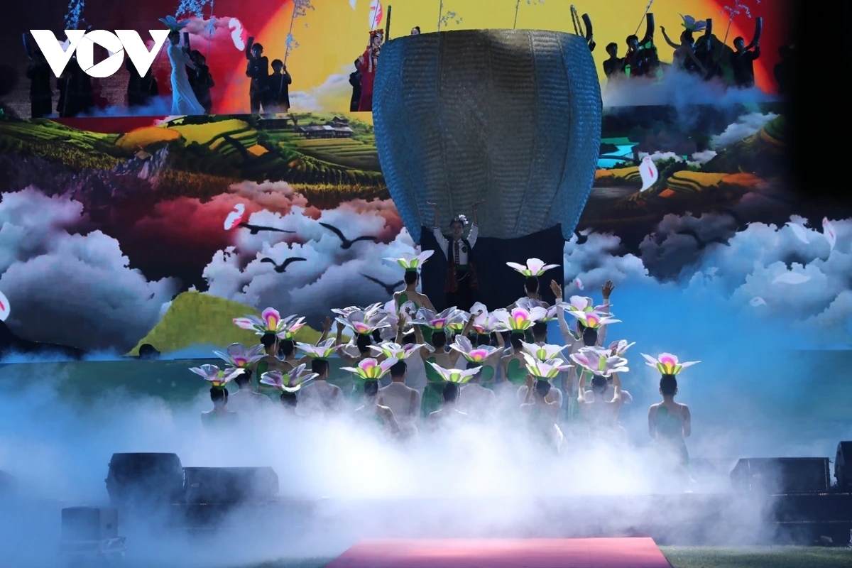 le hoi hoa ban 2026 nhieu trai nghiem moi cho don du khach den Dien bien hinh anh 2