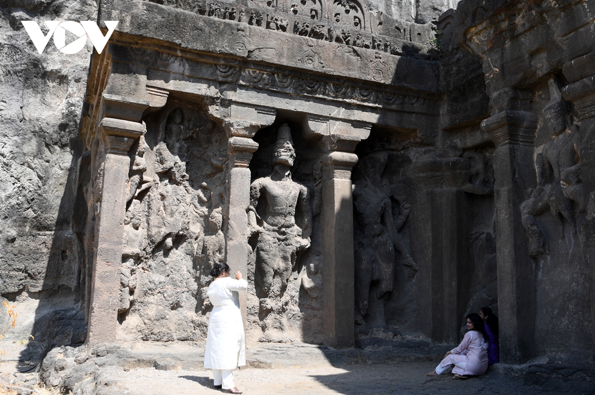 quan the hang dong ellora - ky quan kien truc trong long nui hinh anh 9