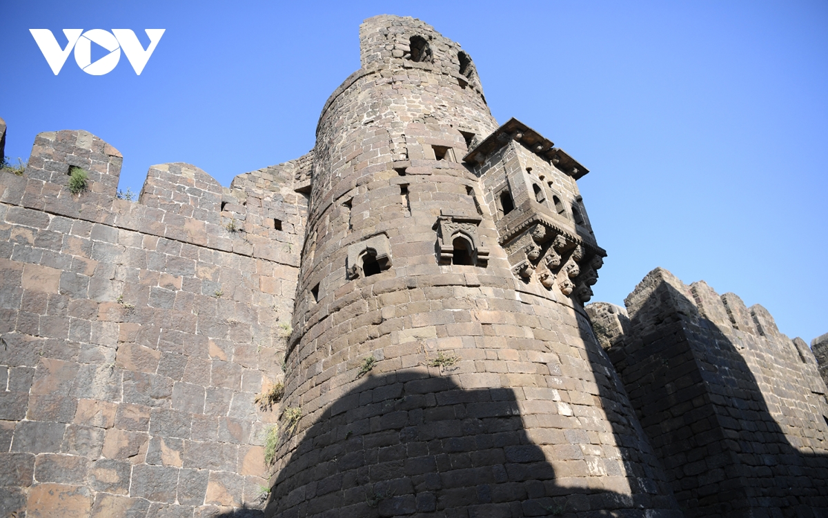 daulatabad - phao dai hung vi va kien co bac nhat cua An Do thoi trung co hinh anh 1