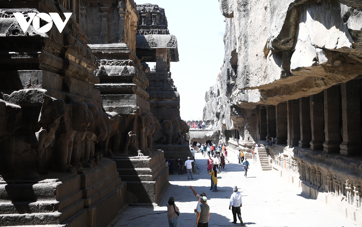quan the hang dong ellora - ky quan kien truc trong long nui hinh anh 2