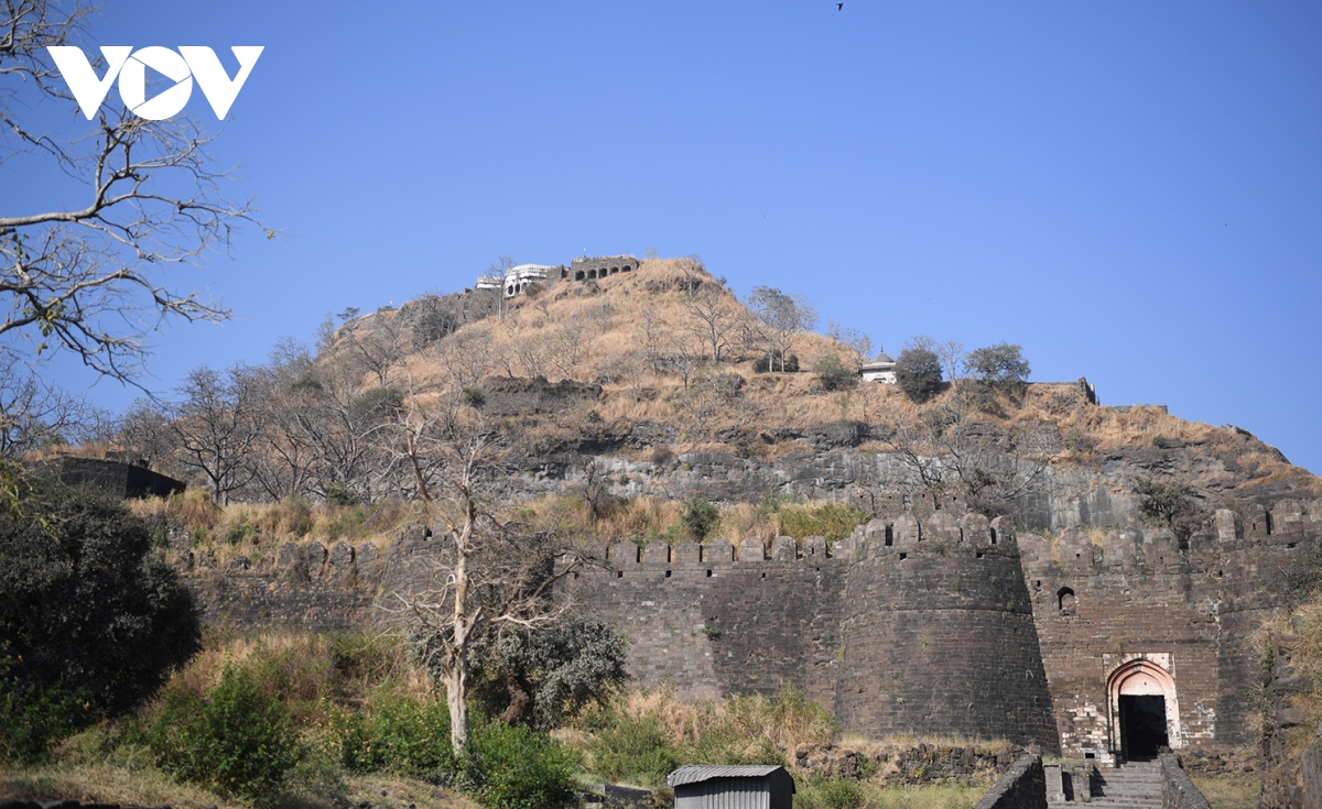 daulatabad - phao dai hung vi va kien co bac nhat cua An Do thoi trung co hinh anh 2