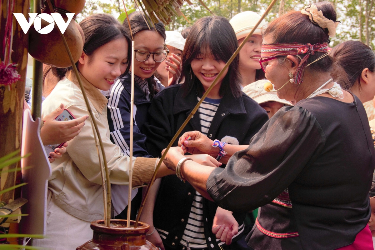 tung bung tai hien le cau phuc, cau an dau xuan cua nguoi s tieng hinh anh 14