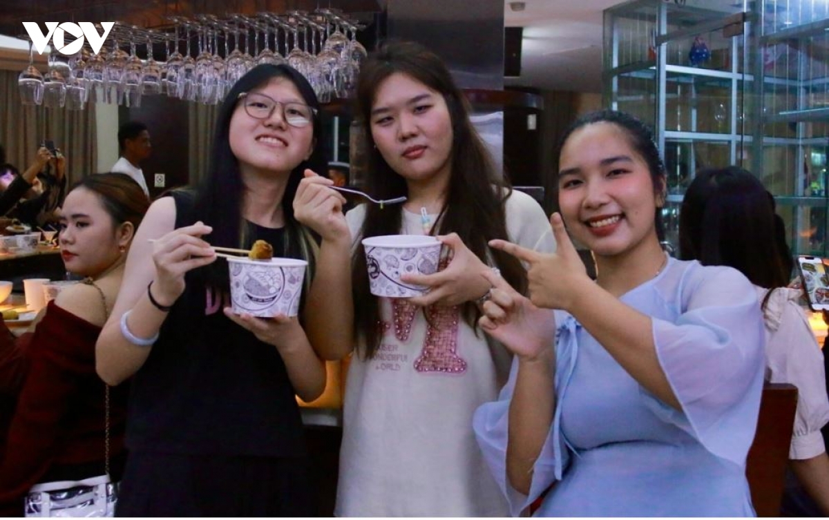 the he tre viet nam tai indonesia gui gam ky vong vao quoc hoi khoa moi hinh anh 2