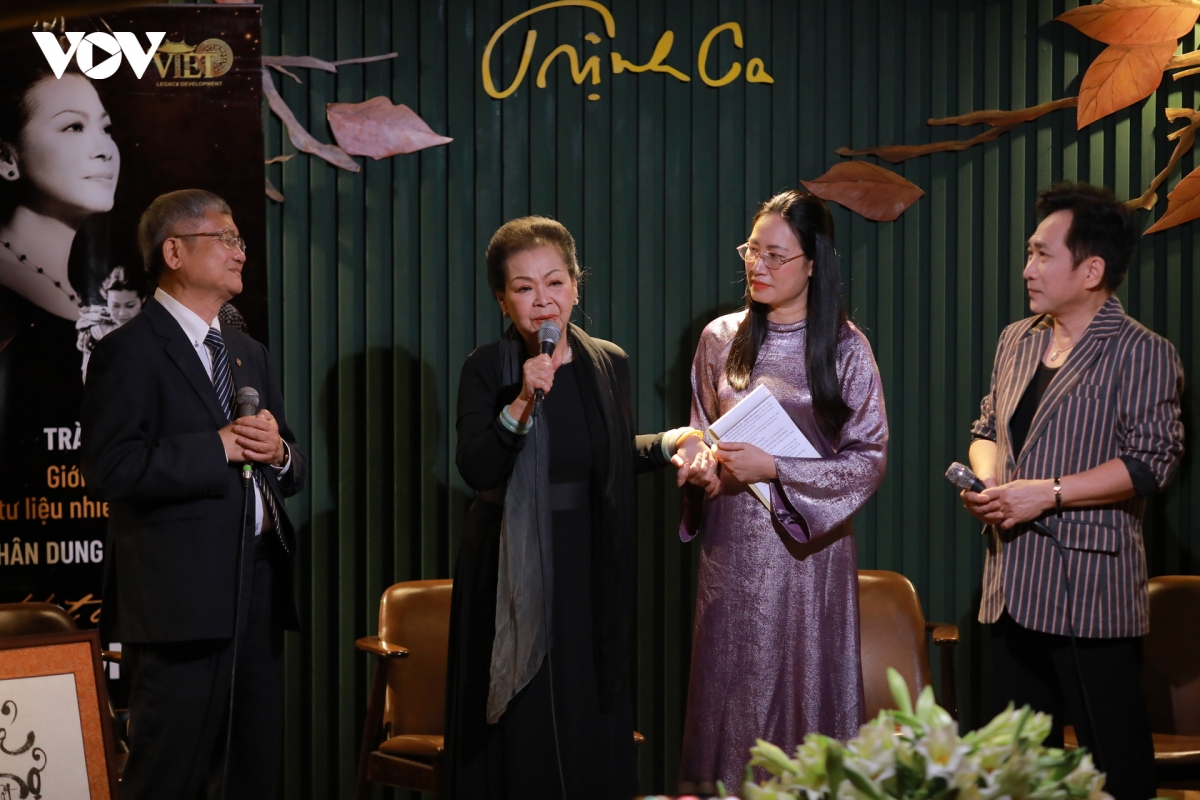 ra mat cuon sach hat cung nguon coi - chan dung khanh ly hinh anh 2
