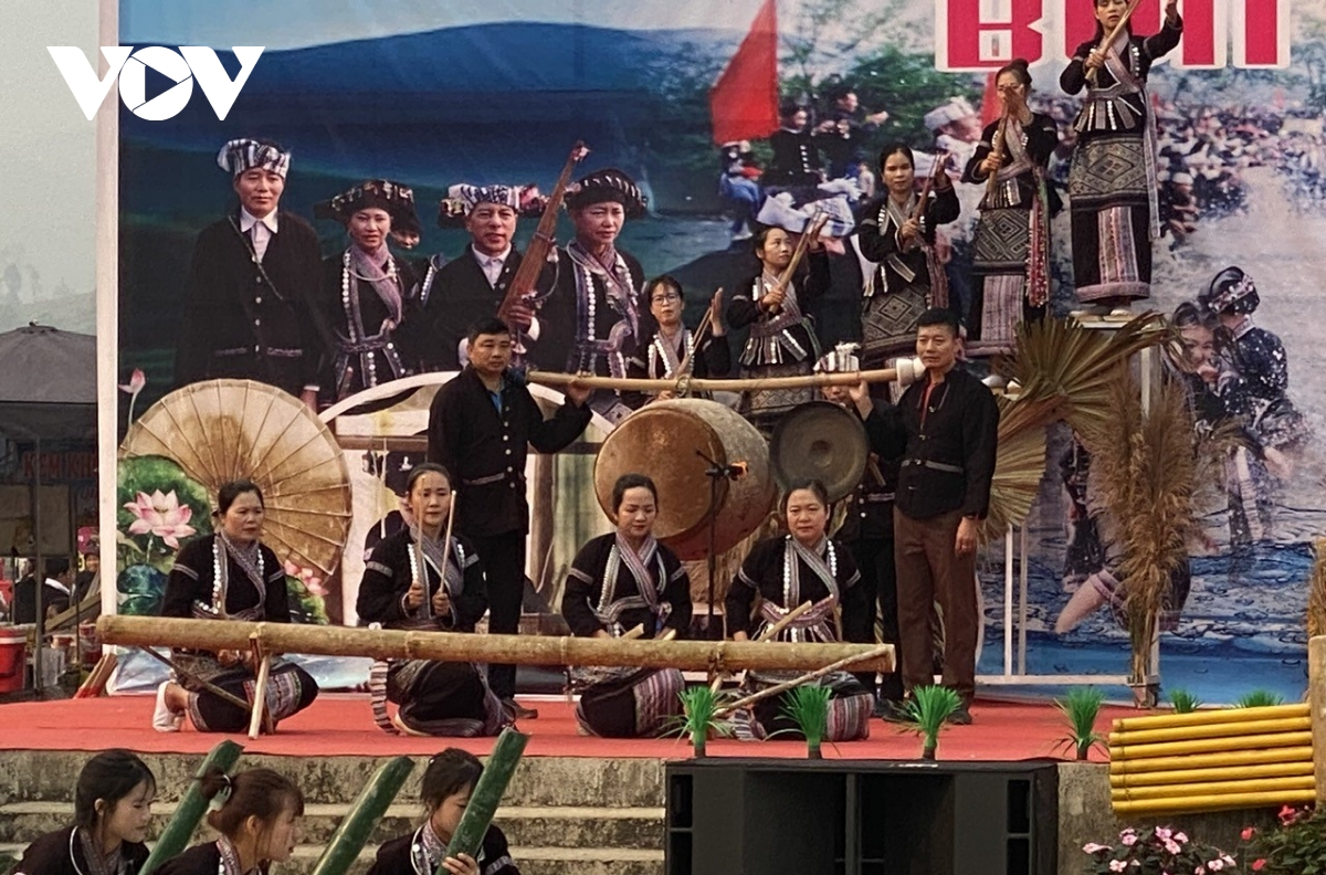 le hoi bun voc nam sac mau van hoa lao giua dai ngan lai chau hinh anh 1