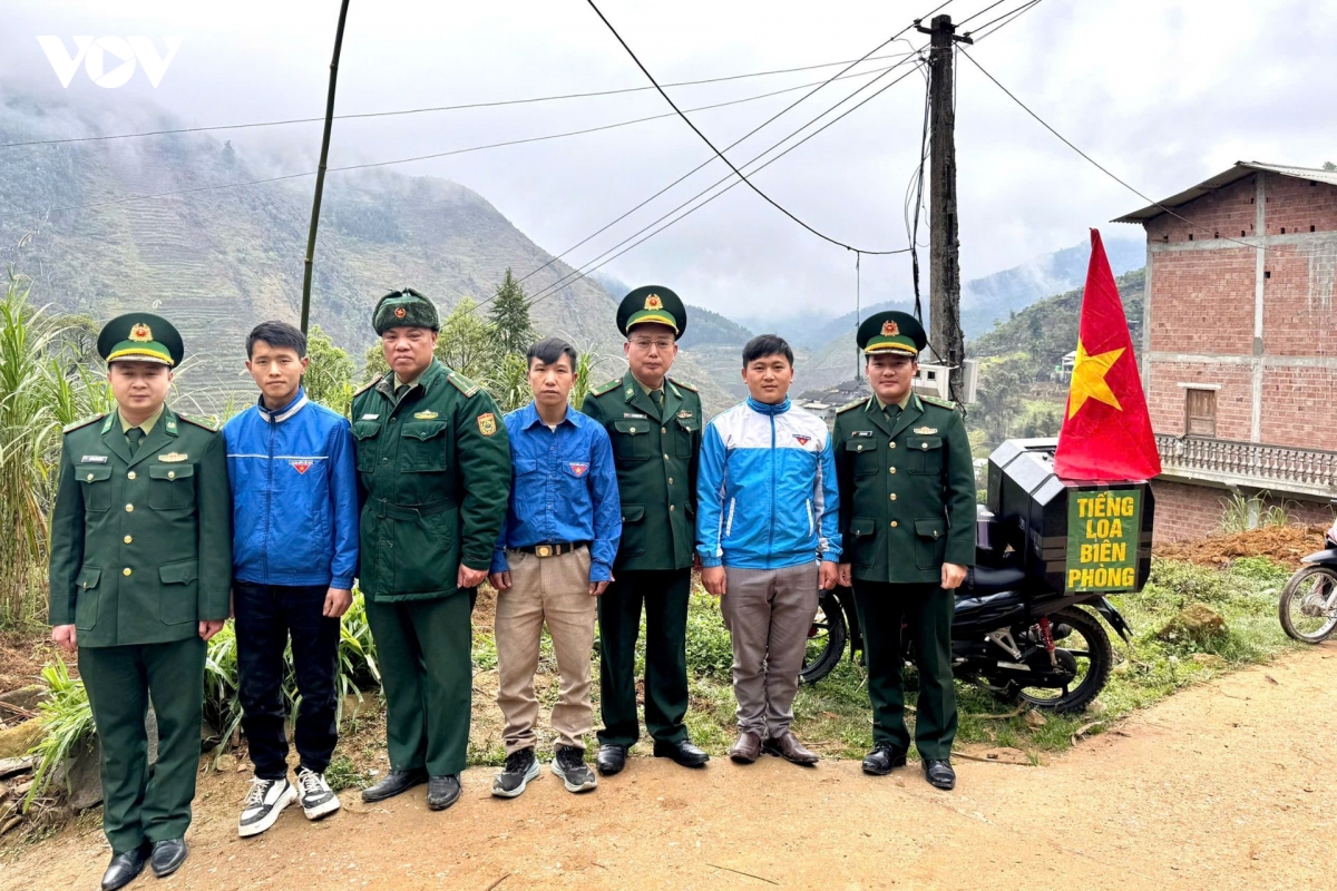 can bo xa vuot nui, go cua tung nha phat the cu tri toi nguoi dan hinh anh 9