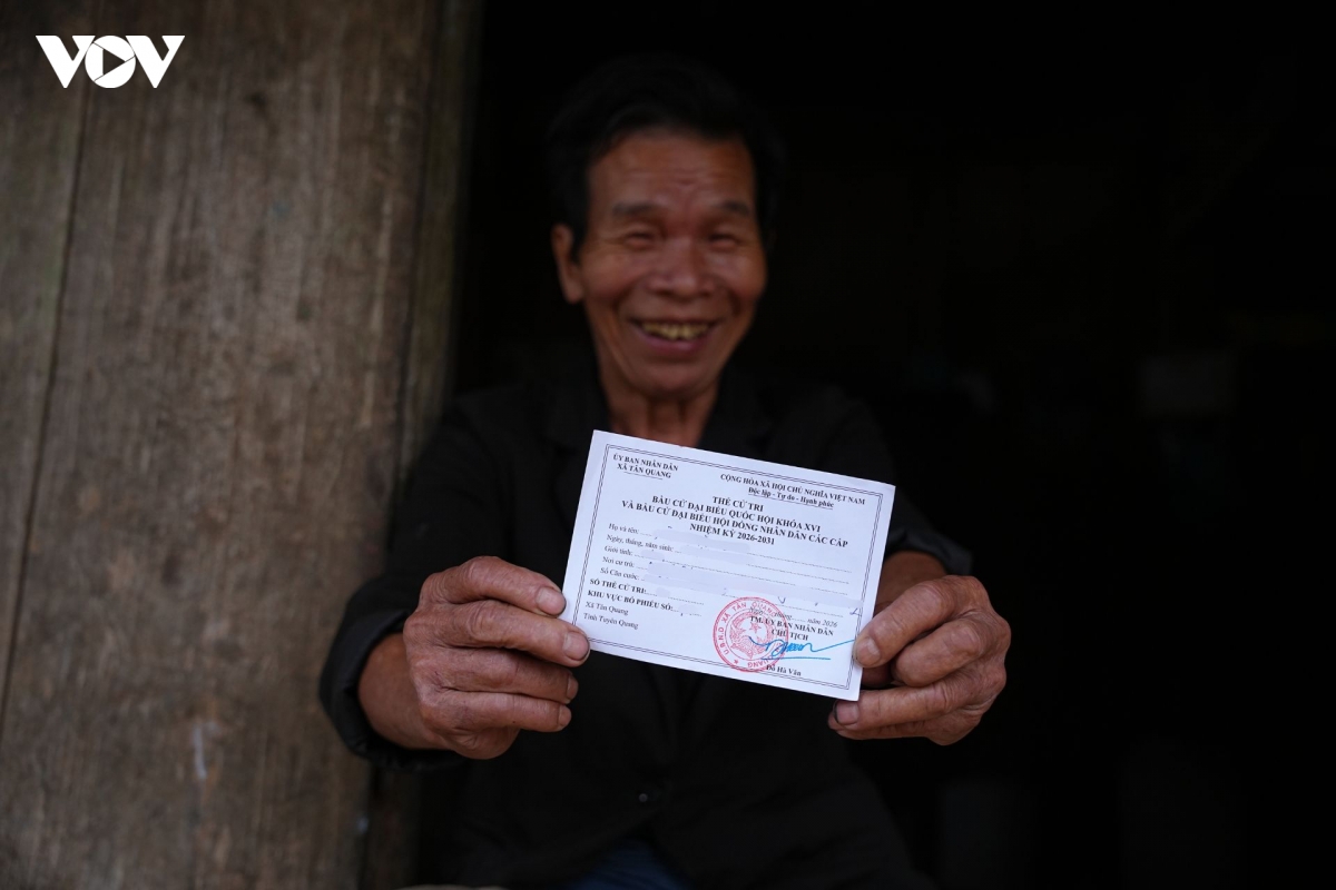can bo xa vuot nui, go cua tung nha phat the cu tri toi nguoi dan hinh anh 6