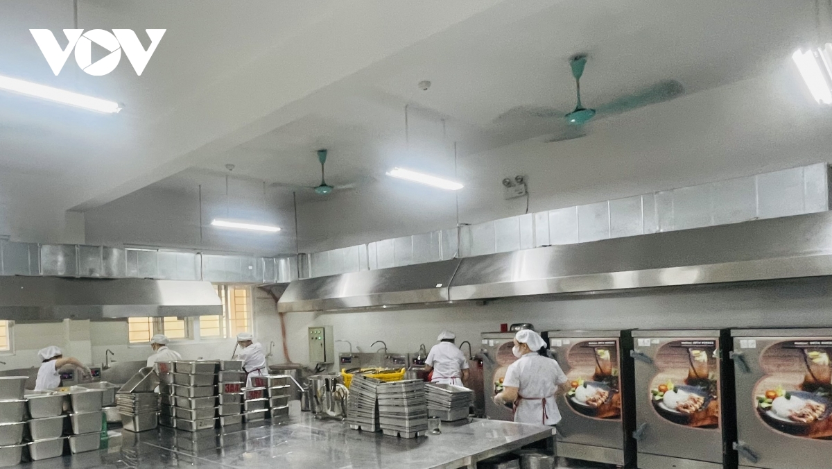 siet bua an hoc duong bang khung 10 buoc co du chan rui ro tu bep den ban an hinh anh 1