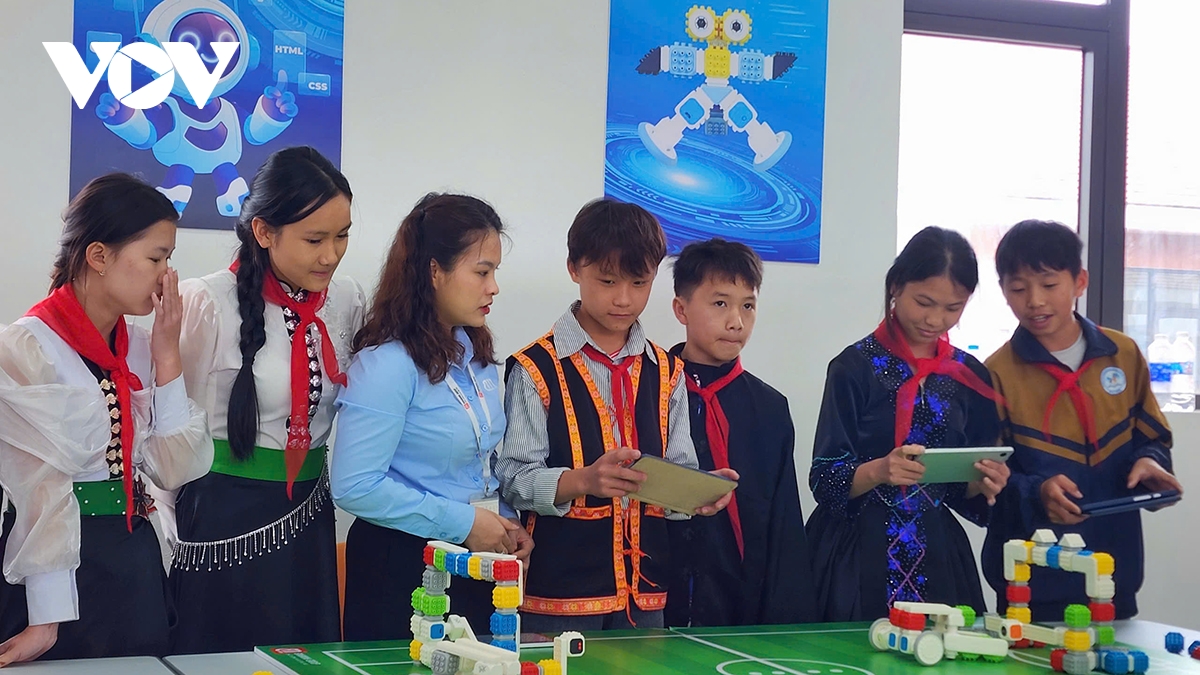 mo loi tri thuc, thap sang tuong lai noi bien cuong si pa phin hinh anh 3