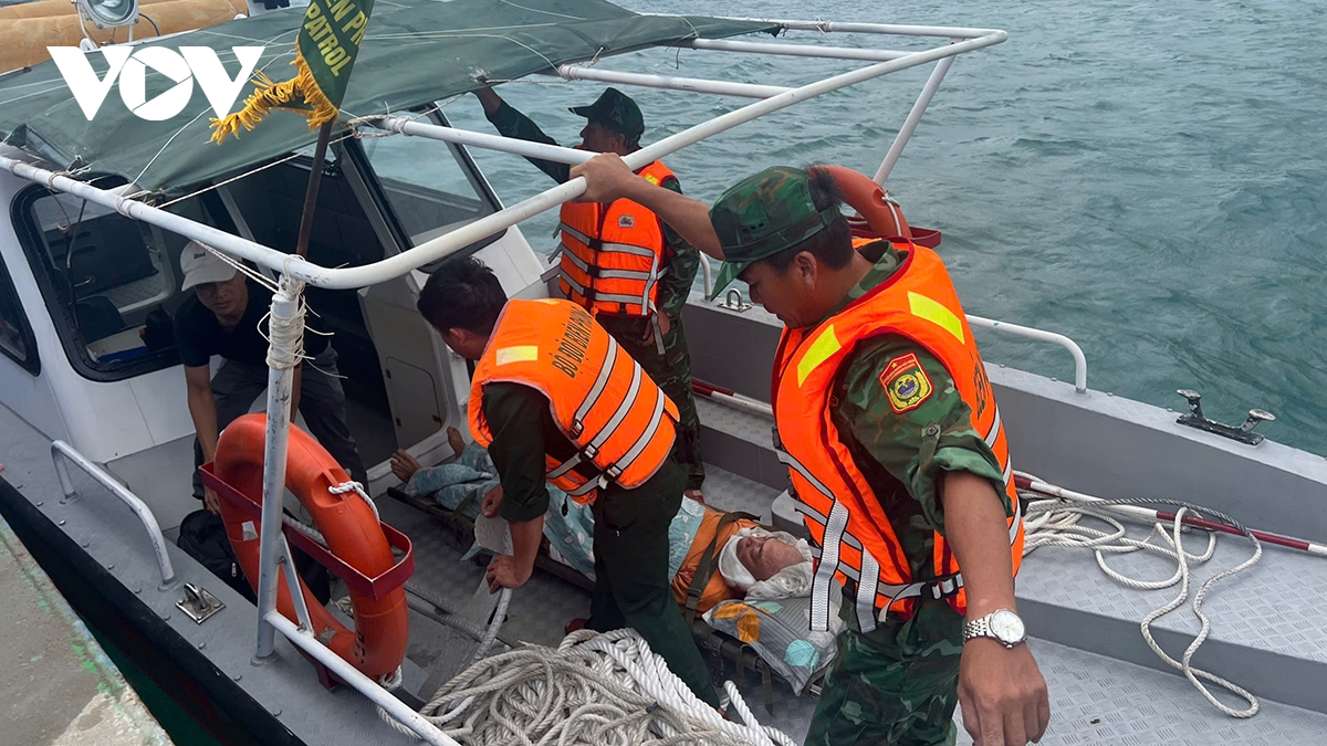 Biên phòng Đắk Lắk kịp thời cứu thuyền viên bất tỉnh trên vùng biển Vũng Rô