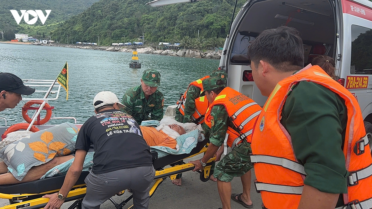 bien phong Dak lak kip thoi cuu thuyen vien bat tinh tren vung bien vung ro hinh anh 3
