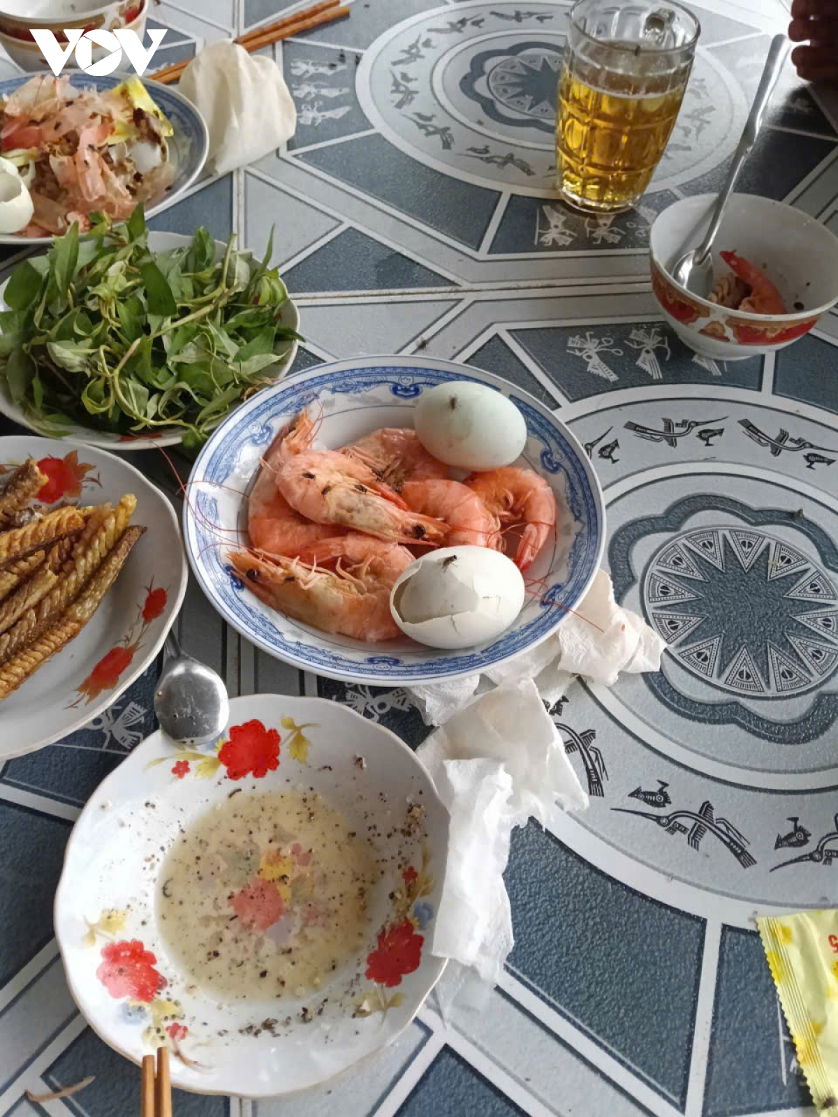 vi sao nhieu nguoi dan o Dong thap phai dong kin cua nha khi an com hinh anh 3