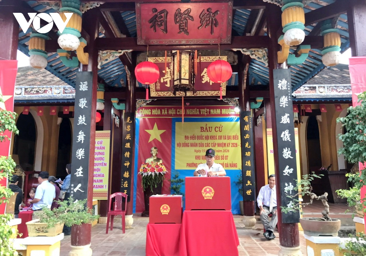 ba the he cung di bau cu giua long pho co hoi an hinh anh 2