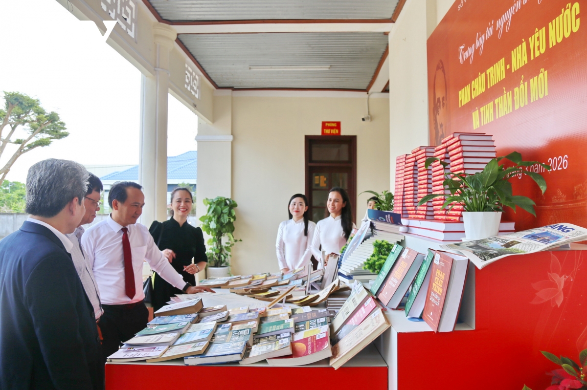 toa dam gia tri tu tuong chi bang hoc cua nha yeu nuoc phan chau trinh hinh anh 5