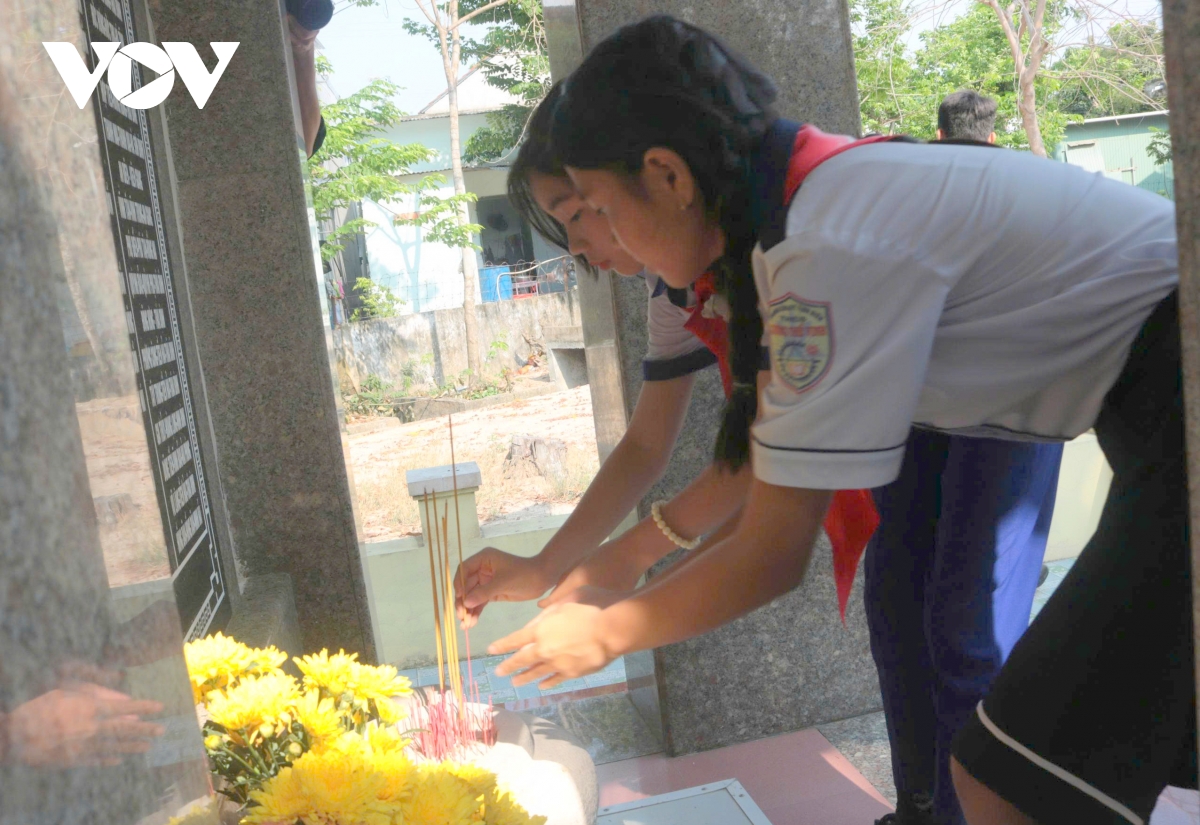 hoi thi ke chuyen ve bac, boi dap ban linh the he tre noi bien gioi an giang hinh anh 2