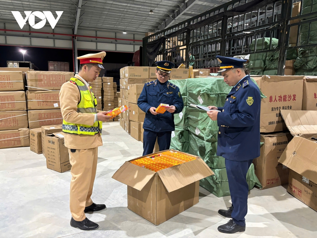 quan ly thi truong kiem tra 10.300 vu, xu ly gan 9.300 vi pham trong quy i hinh anh 2