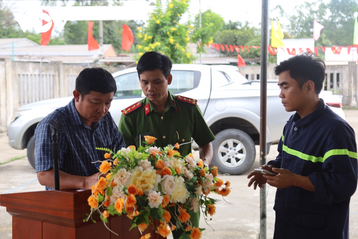 truoc ngay bau cu o vung cong nghiep dung quat hinh anh 2